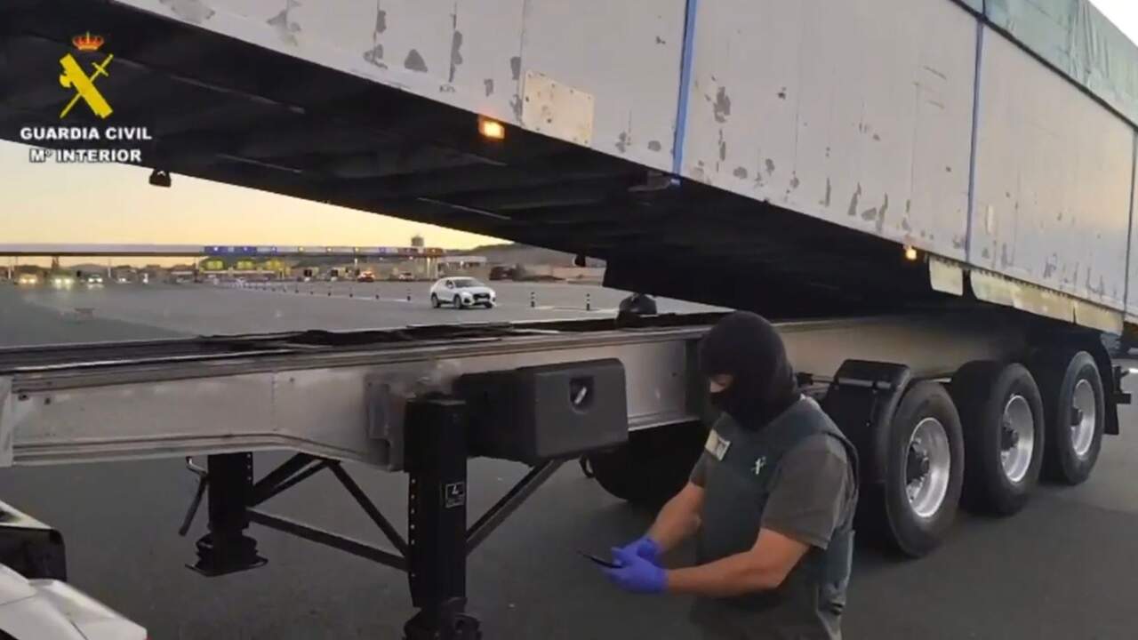 El nerviosismo de un camionero acaba con 478 kilos de hachís descubiertos bajo su semirremolque en Navarra