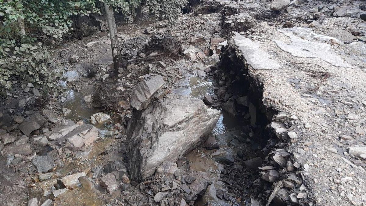 Imagen de archivo del estado de la carretera de Carracedo de Compludo después de la tormenta del sábado 15 de agosto.