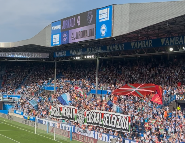 <p><strong>La Liga Sanciona al Alavés por Cánticos Ofensivos Durante el Partido Contra Osasuna</strong></p>