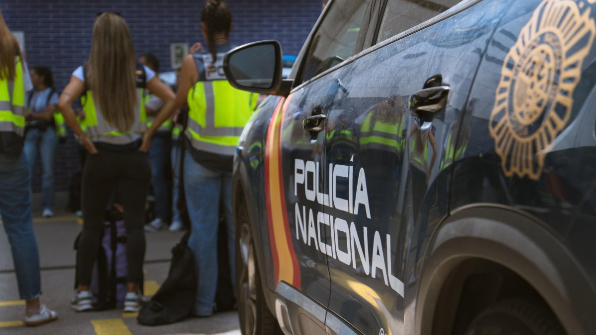 El autobús que cruzó Tarragona con mil puros de contrabando en su bodega: interceptado en la Jonquera