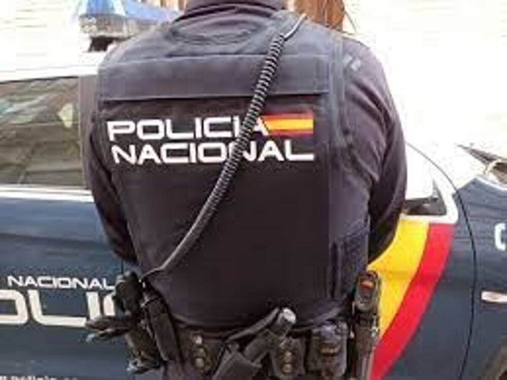 Detenidos 4 jóvenes por asaltar a 2 hombres en Plaza Colón