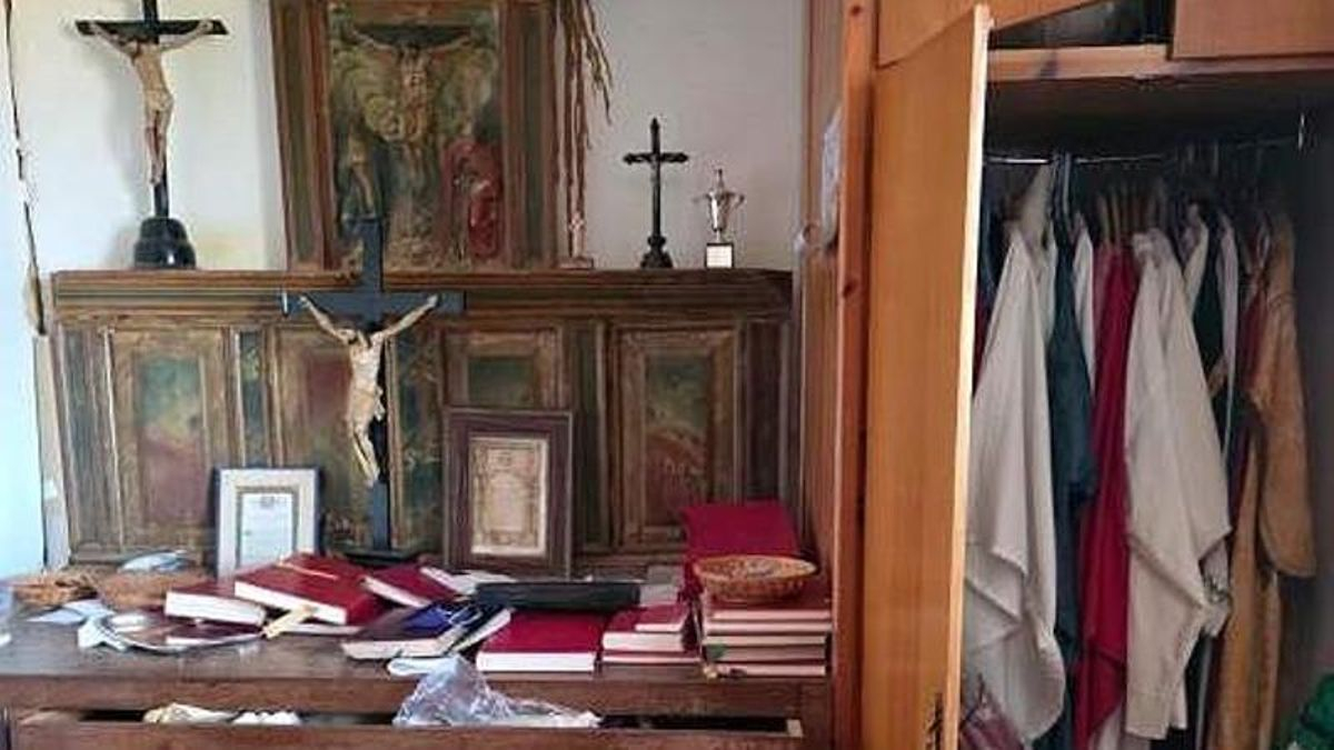 Tras revolver las estancias de las iglesias de Villamoratiel y Grajalejo de las Matas, los ladrones solo consiguieron un botín de 50 euros.