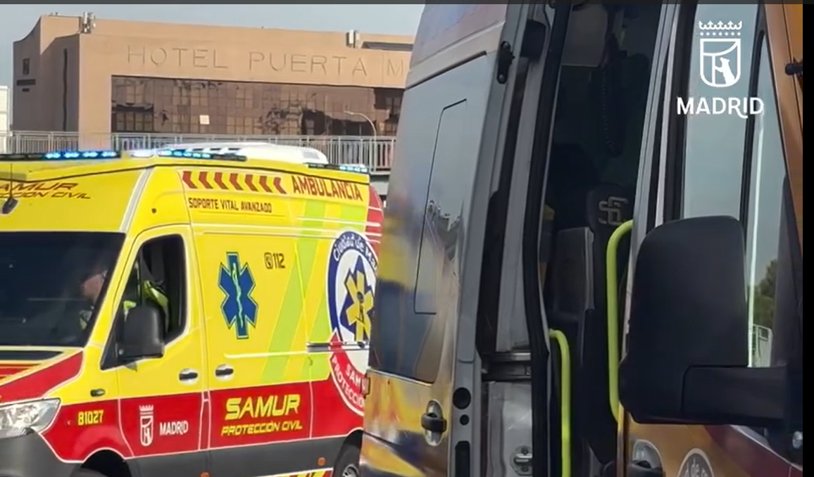 Madre y dos hijas, graves tras chocar con un bus en la A-2
