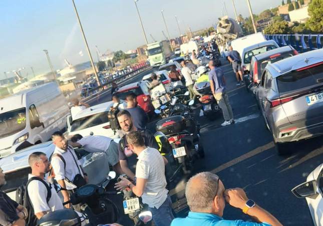 Nuevo accidente mortal en Barcelona: un camión vuelca en la ronda Litoral y el conductor pierde la vida