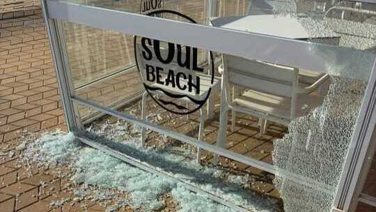 Destrozan la cristalera de un bar del Paseo de la Ría de Huelva por segunda vez en menos de seis meses