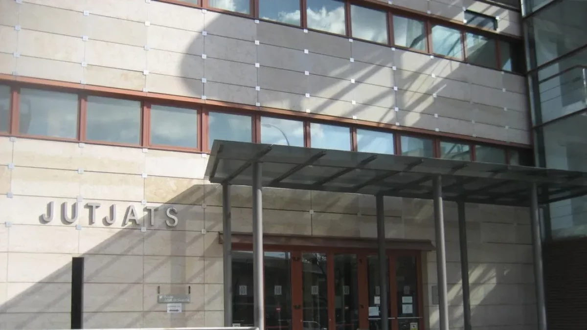 Padre e hija detenidos por estafar más de 200.000 euros en falsa venta de piso en Cambrils