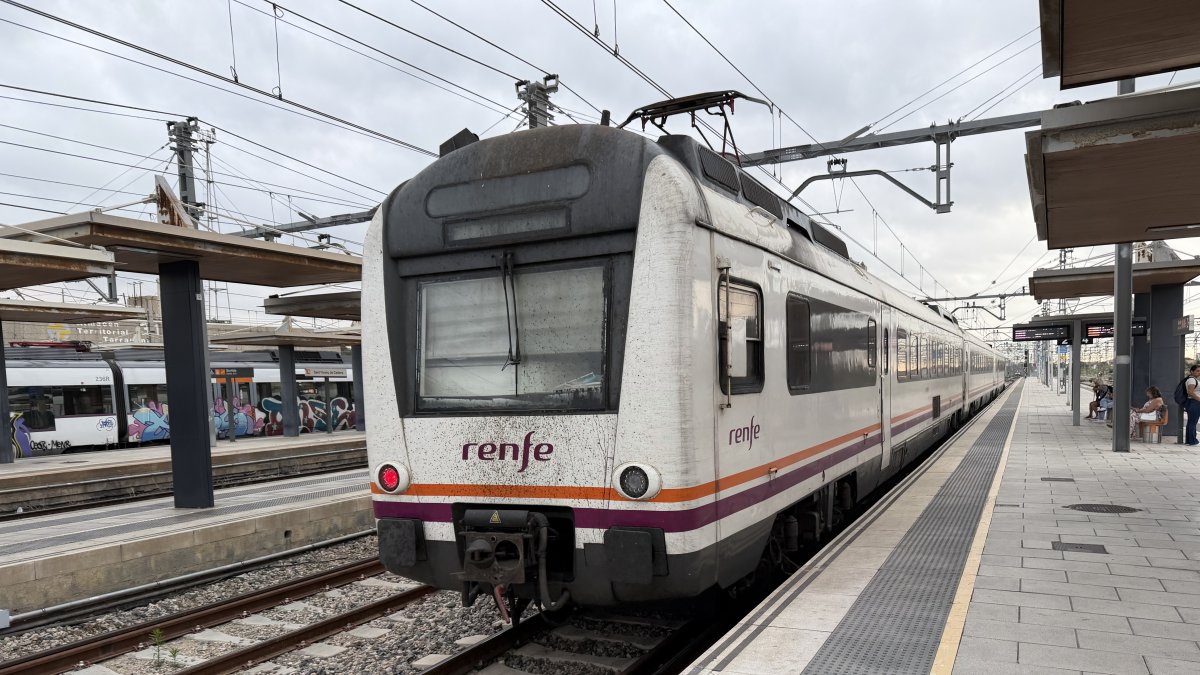 Renfe denuncia un robo de datos de usuarios a través de servidores informáticos de Adif