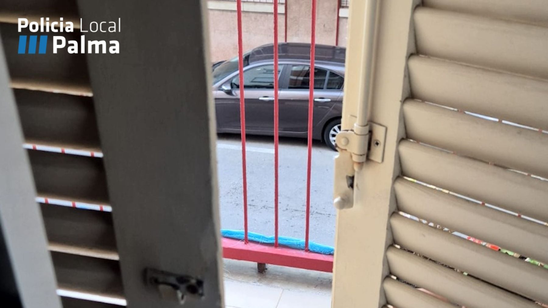 La Policía Local de Palma auxilia a una anciana que estuvo 24 horas atrapada tras caerse en la habitación de su casa