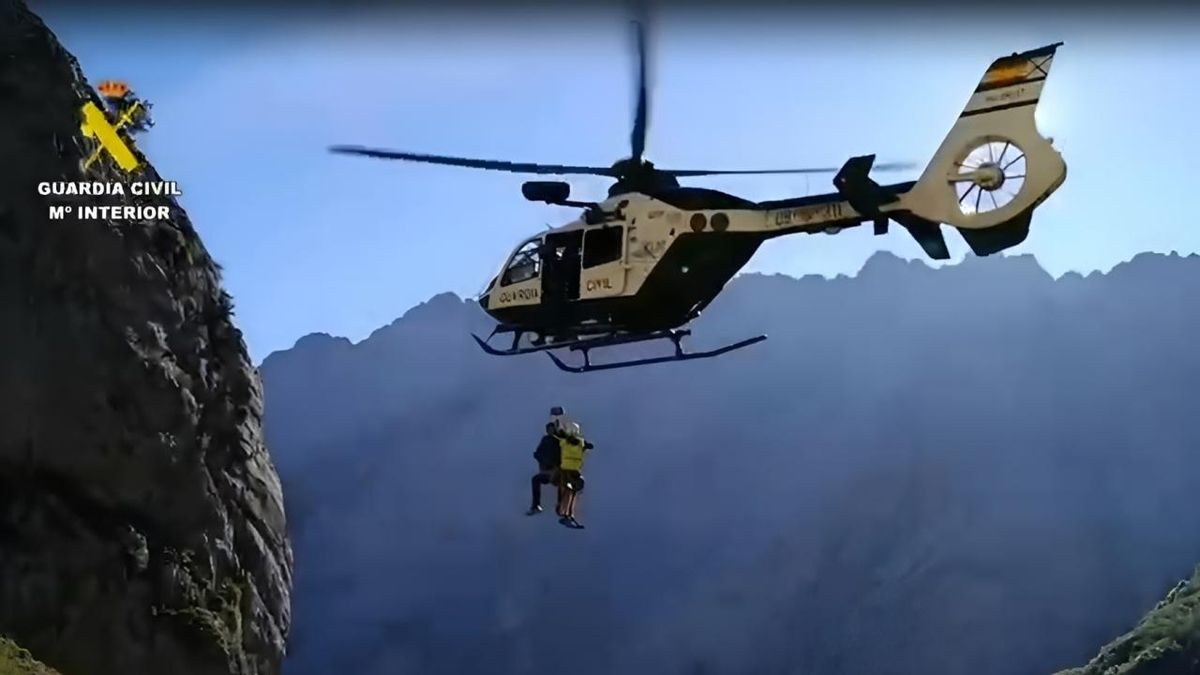 Rescatan a senderista belga en Picos de Europa tras quedar enriscado en zona de difícil acceso