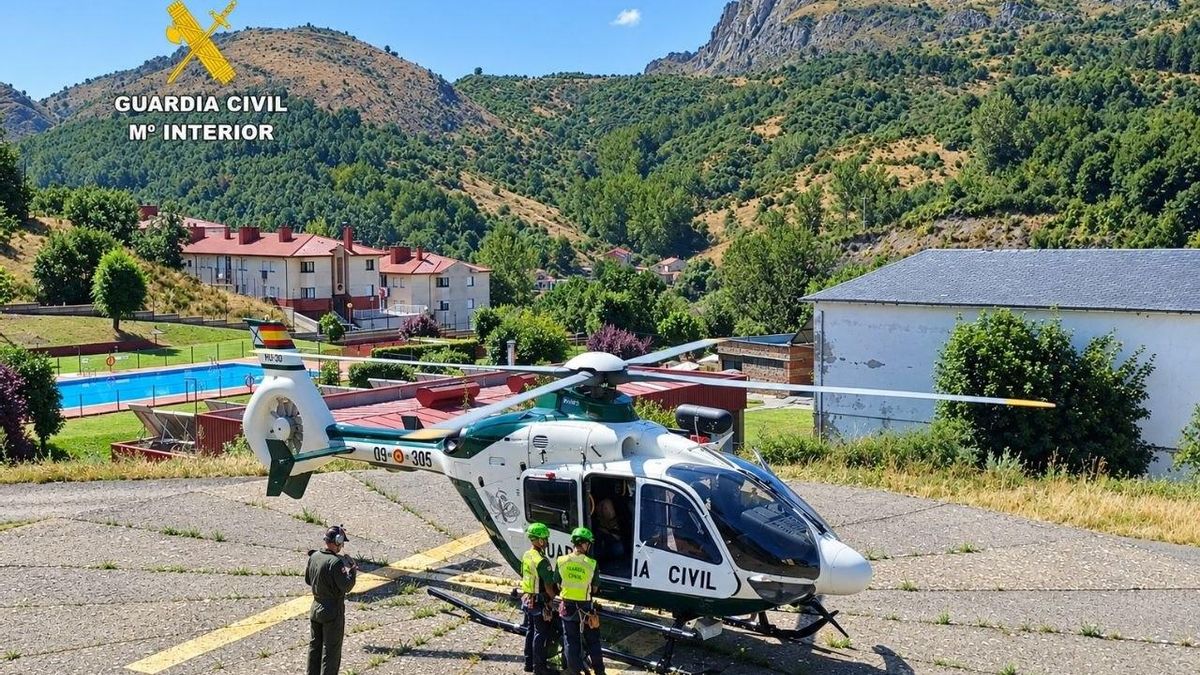 Rescate en helicóptero de senderistas extranjeros en Pico Catoute, El Bierzo