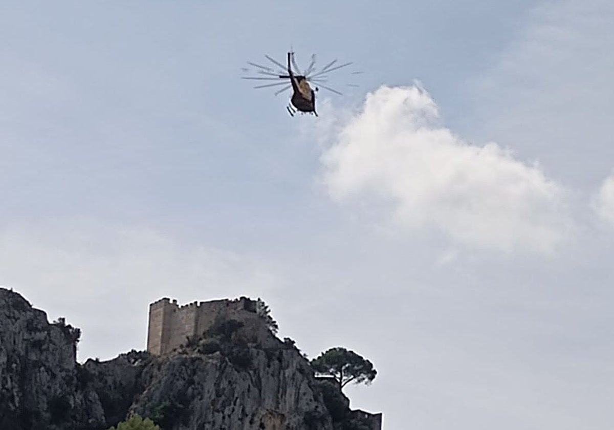 <p><strong>Rescate en la Penya Roja: El GERA evacúa a un herido en helicóptero tras accidente en Xàtiva</strong></p>