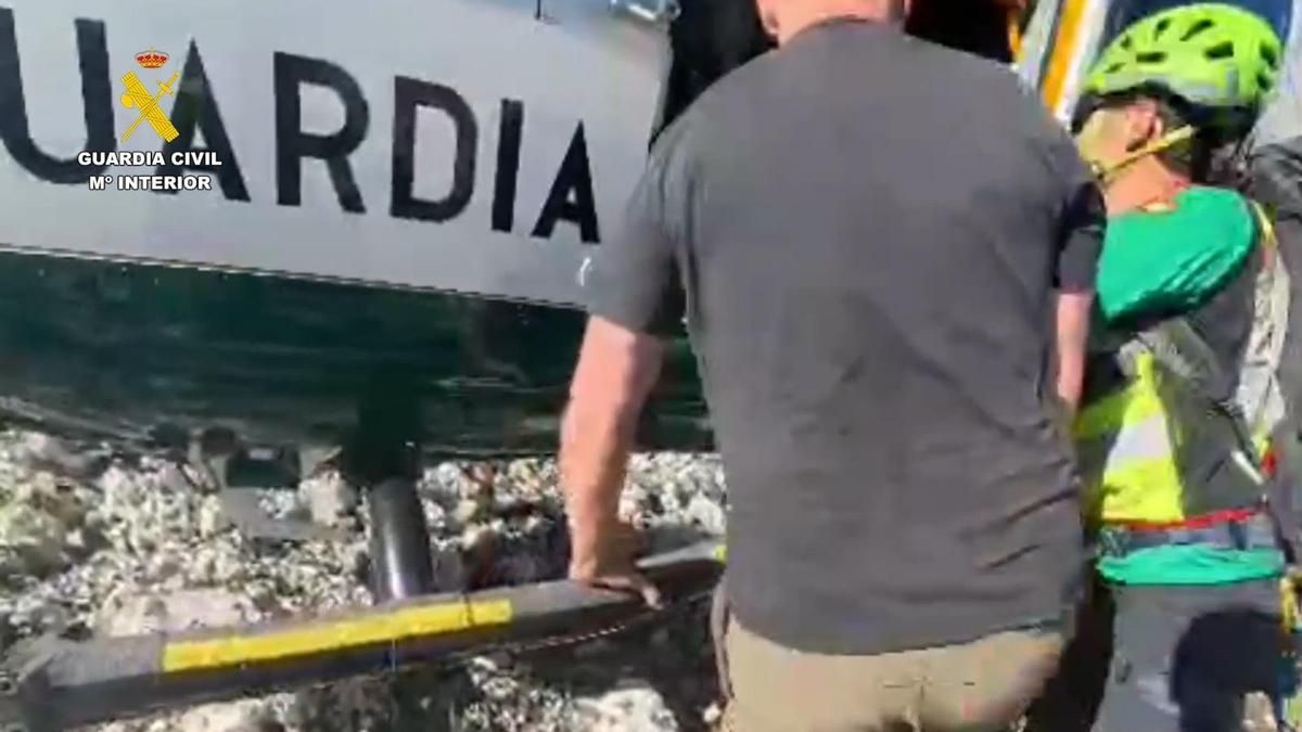 Rescate de dos escaladores enriscados en el canal de Trea, en Picos de Europa