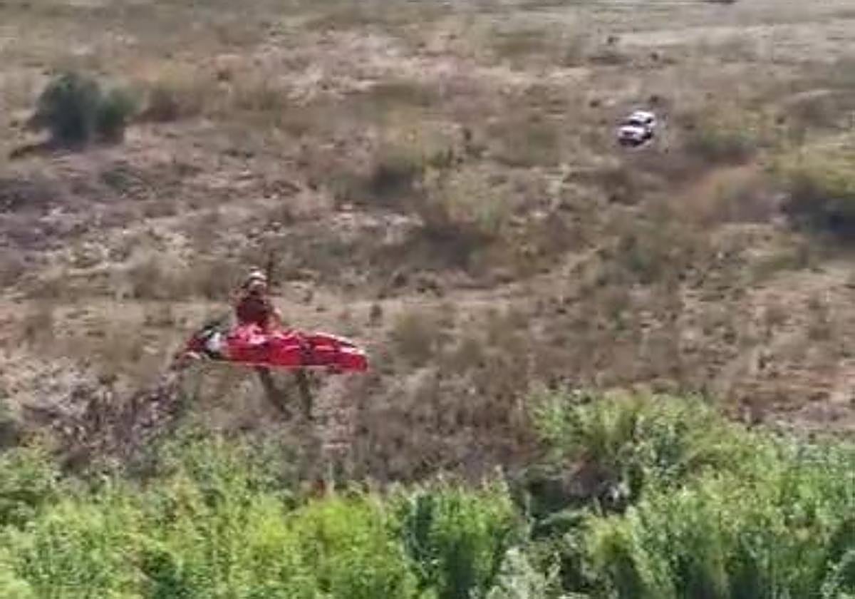 RESCATE ALICANTE | Un hombre sobrevive a una caída de 30 metros por un barranco en Alicante