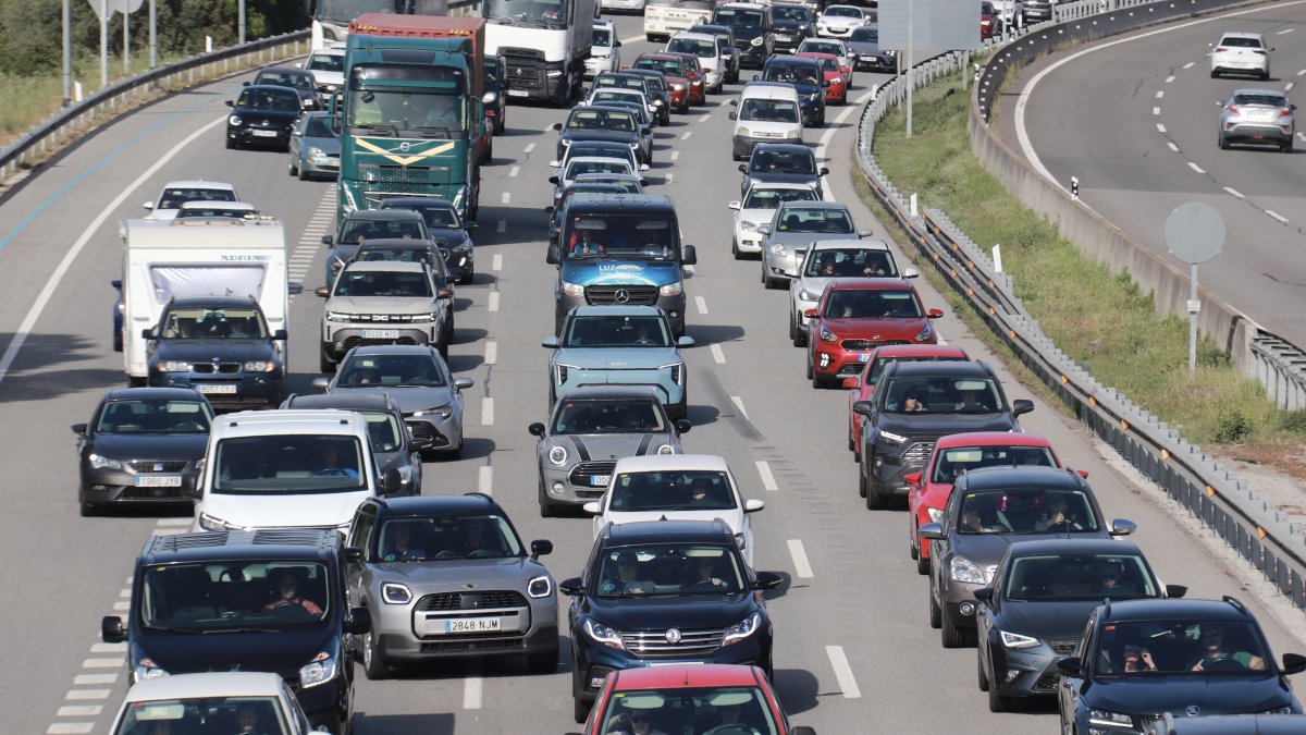 Colas de más de 5 kilómetros en la AP-7 en Tarragona por dos accidentes y circulación densa