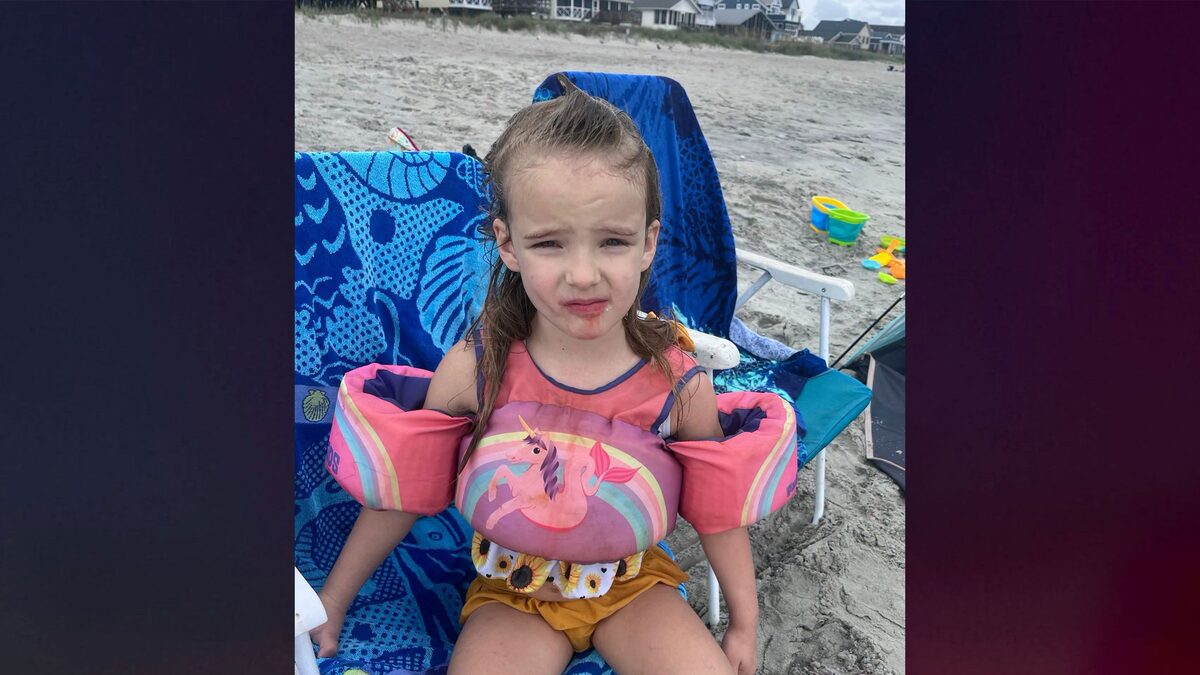 Revelan Cargos Previos de los Padres de Saylor Hayes, la Niña de 5 Años Encontrada Muerta en Carolina del Sur