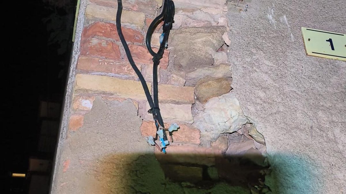 Roben 270 metres de cable de coure de l’enllumenat públic del nucli antic de Tortosa