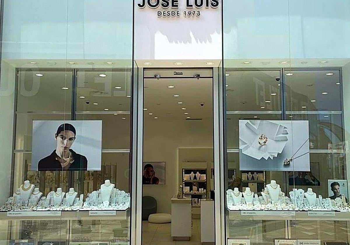 Nuevo robo con violencia en una joyería de Las Terrazas: cuatro hombres huyen con 50.000 euros en joyas