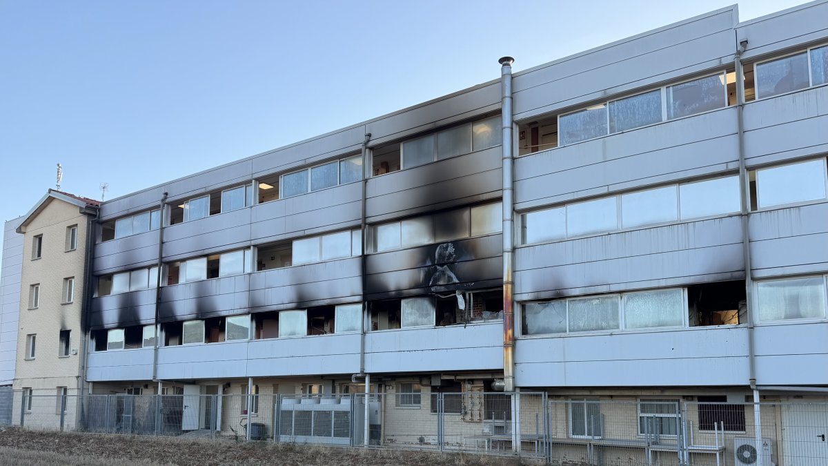 Un muerto, 13 heridos menos graves y 64 leves en el incendio de una residencia en L'Ametlla del Vallès