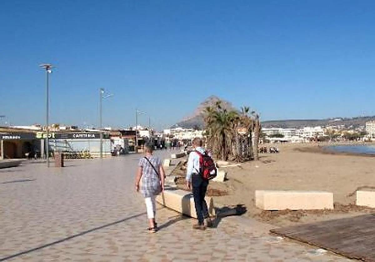 <p><strong>Tragedia en la Playa El Arenal: Un Hombre de 83 Años Fallece Mientras Se Bañaba</strong></p>