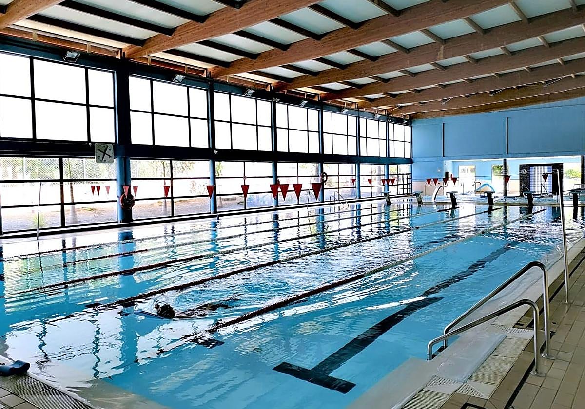 Tragedia en la piscina: mujer de 81 años fallece mientras nadaba en Arguineguín