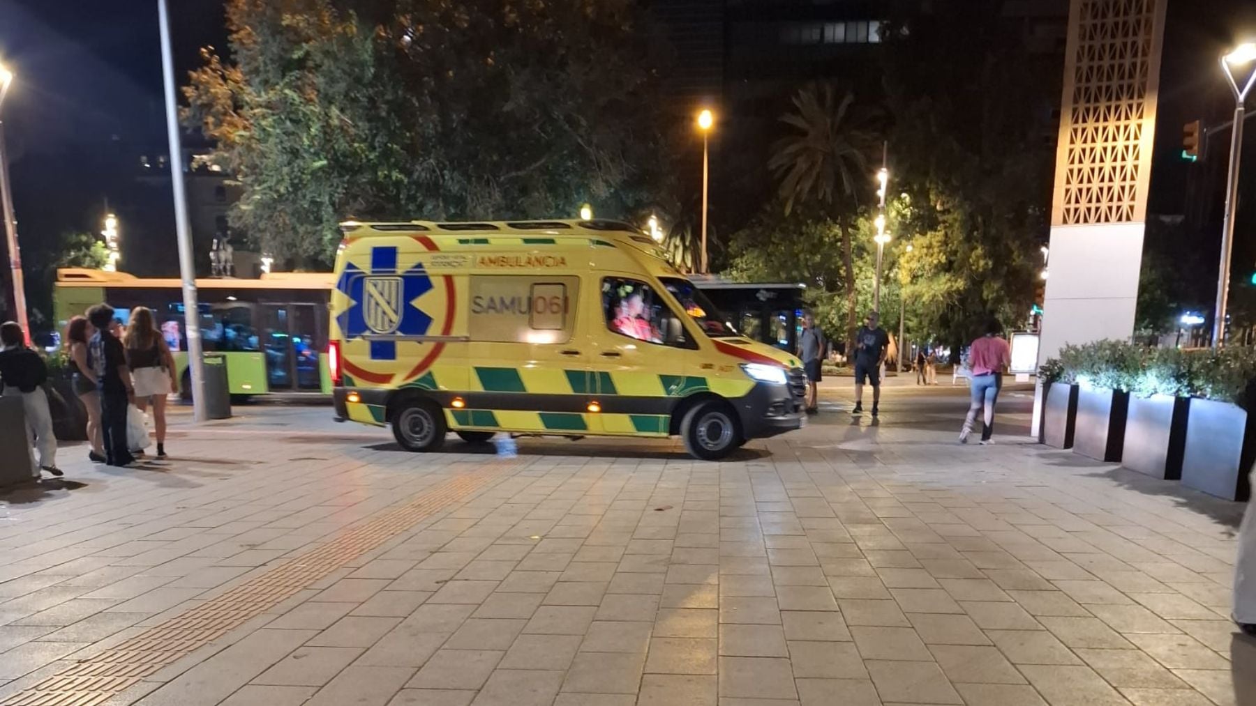 Transexual roba alcohol en supermercado y acaba ensangrentada tras caer por escaleras automáticas de la Estación Intermodal de Palma