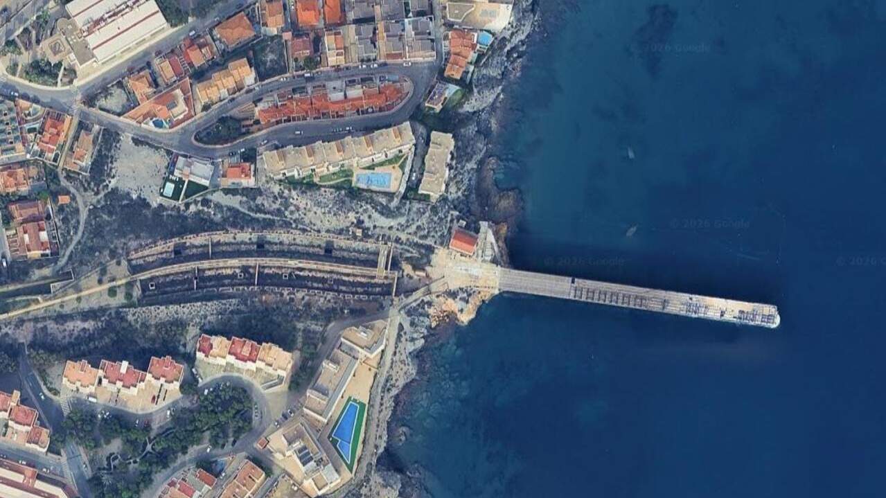 Un hombre resulta herido tras caer al interior de un túnel cerca del embarcadero de El Hornillo, en Águilas
