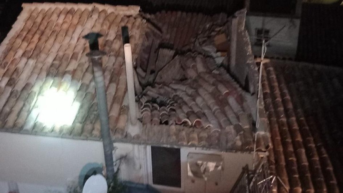 Se derrumba el tejado de una casa en Móra d'Ebre