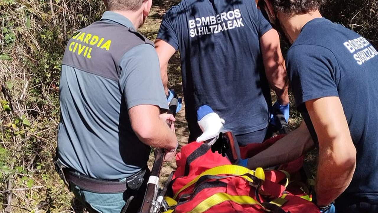 Rescatan a una senderista de 61 años tras sufrir una lesión mientras caminaba por una zona de Urdazubi