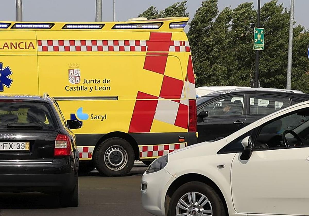 Vuelca con su furgoneta en un pueblo de Salamanca y queda atrapado