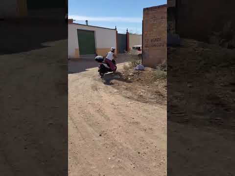 "Est&aacute;s dando un paseo y de repente...": pillan a una persona tirando basura en plena calle