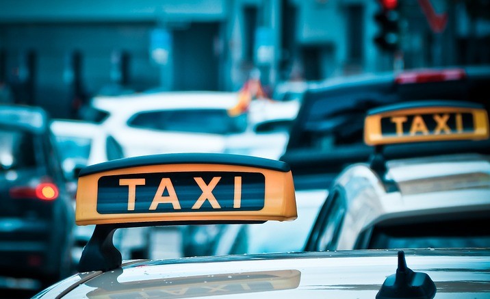 Un juez ordena a taxistas de Vitoria hacer guardias nocturnas