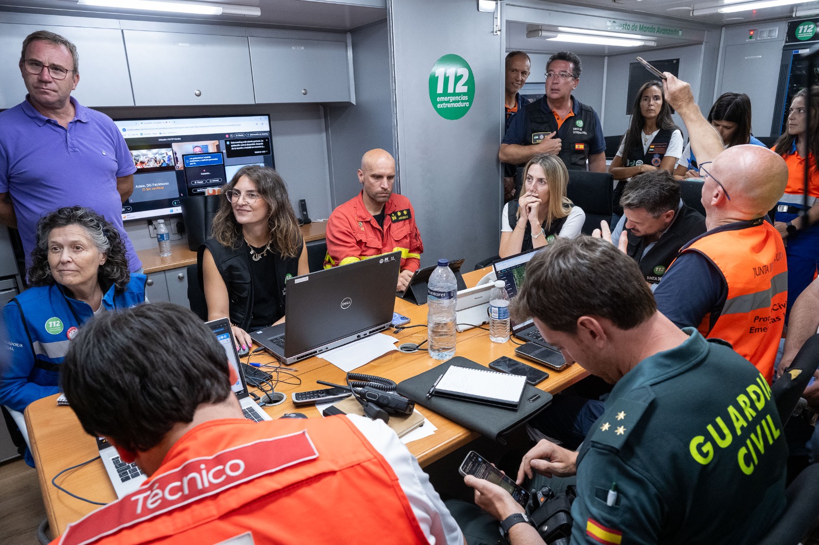 "La Junta de Extremadura Mantiene Evacuaciones y Confinamientos en Nuñomoral ante Devastador Incendio que Arrasa 3.700 Hectáreas"