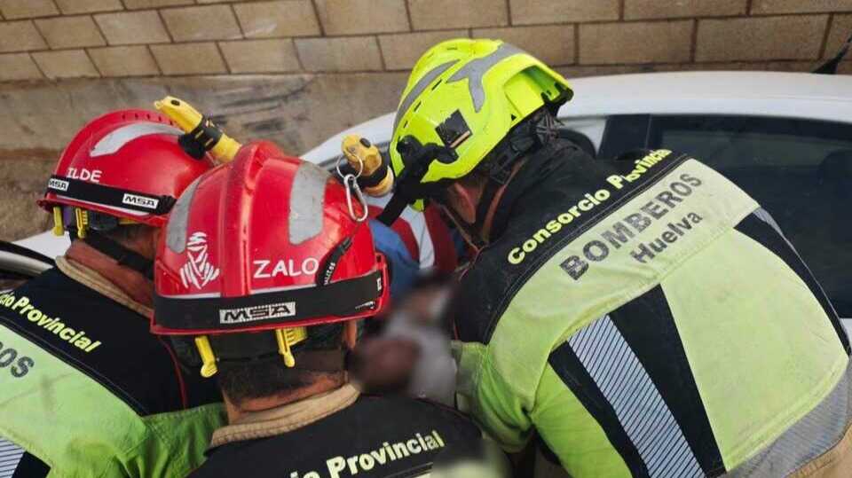 Grave accidente: 6 heridos tras la colisión de dos coches en Moguer