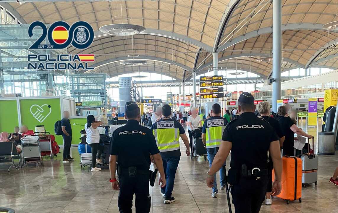 Detenidos dos jóvenes por realizar falsas amenazas de bomba contra aeropuertos españoles