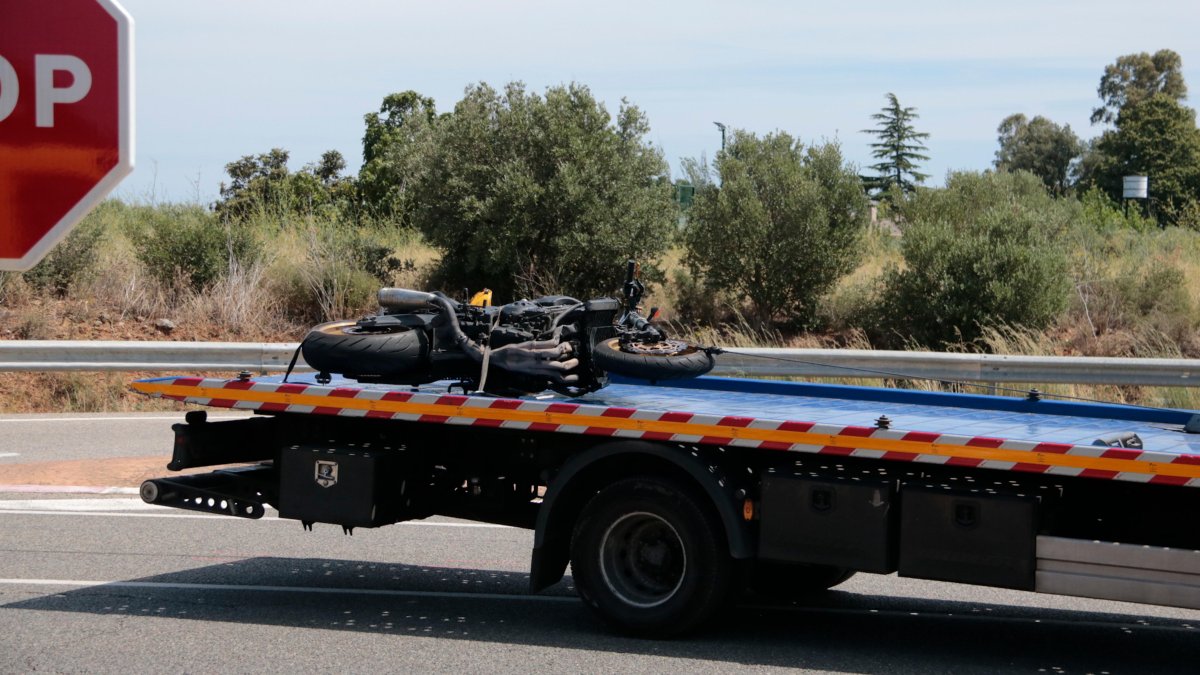 Accidente entre una furgoneta y una moto en la C-32 en El Vendrell