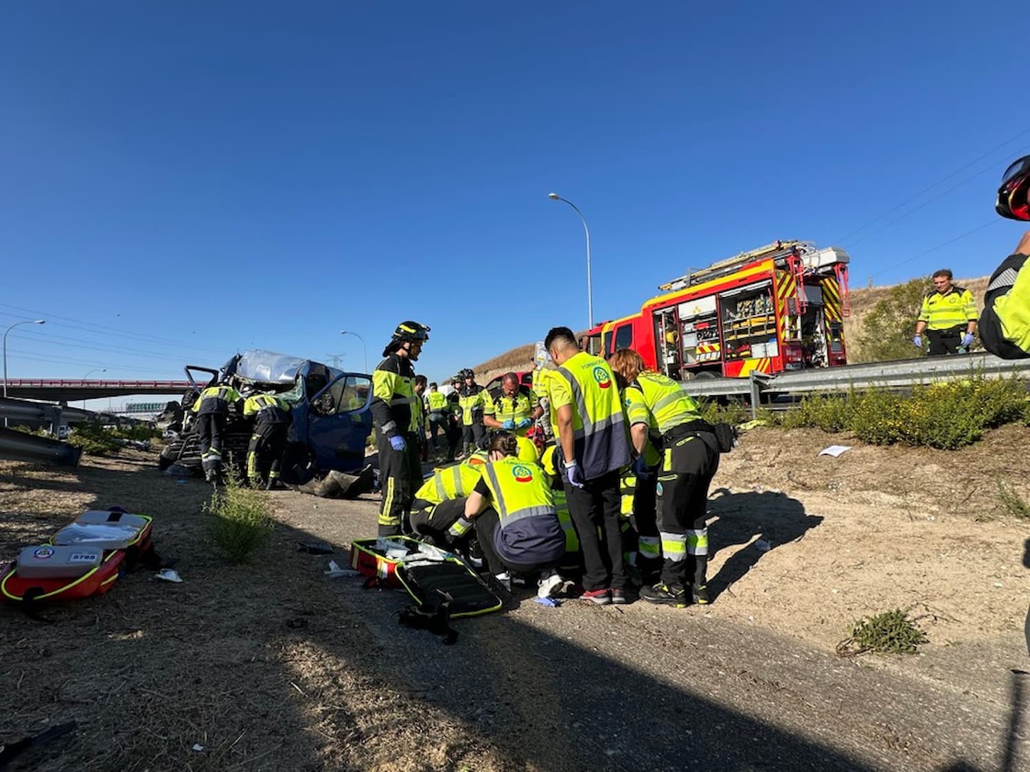 Herido grave tras volcar una furgoneta en la M-45