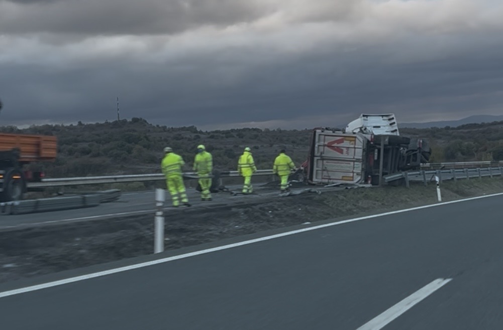 Fotos: Sigue cortada desde ayer la autovía de Vitoria a Bilbao