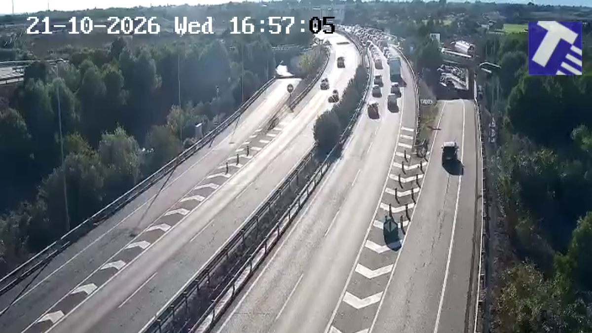Un accidente múltiple con cuatro vehículos complica la circulación en la T-11 en Reus