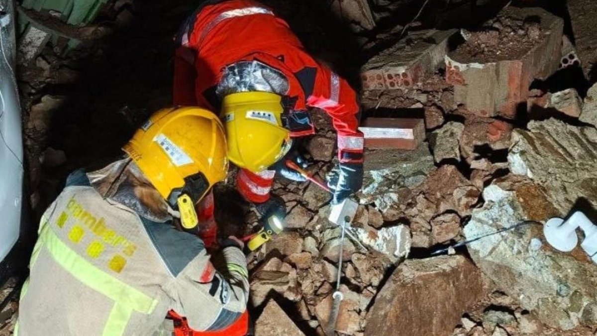 Los Bombers rescatan a varios conductores atrapados por el agua en Granollers y Canovelles