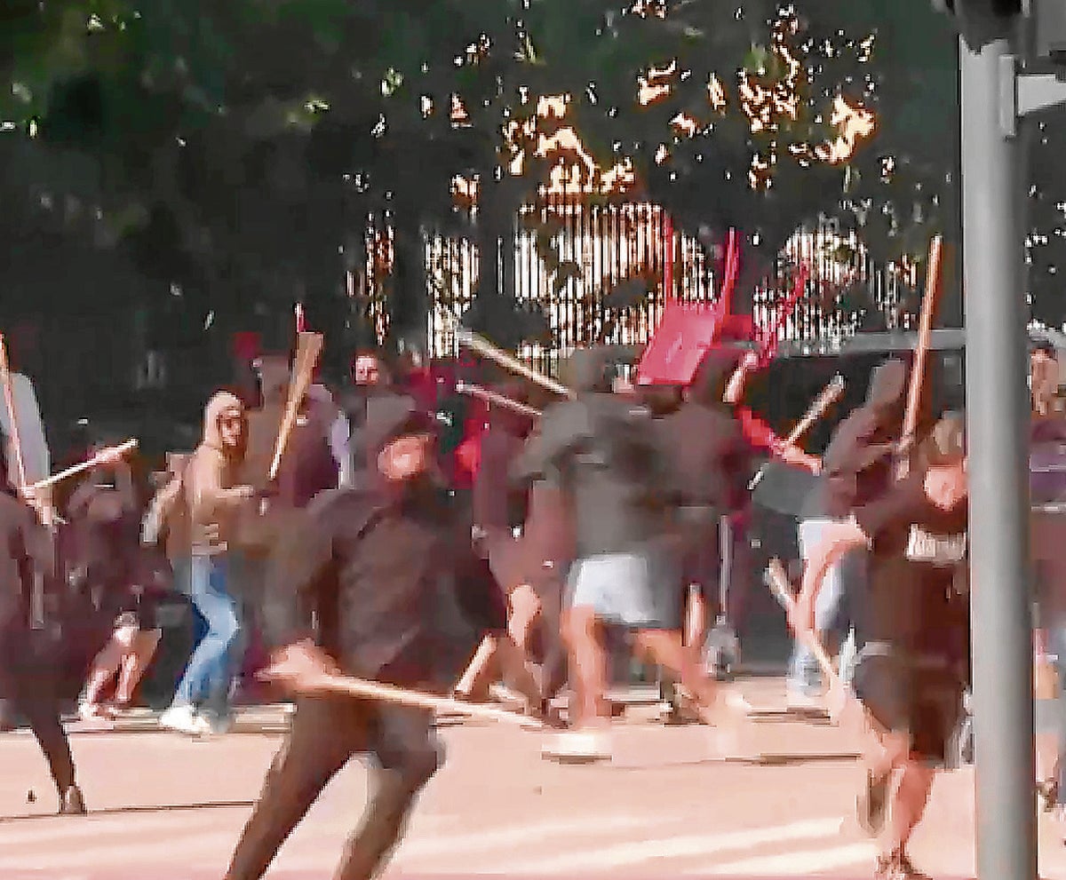 Detienen a cuatro ultras del Sevilla por los incidentes previos al partido contra el Levante UD