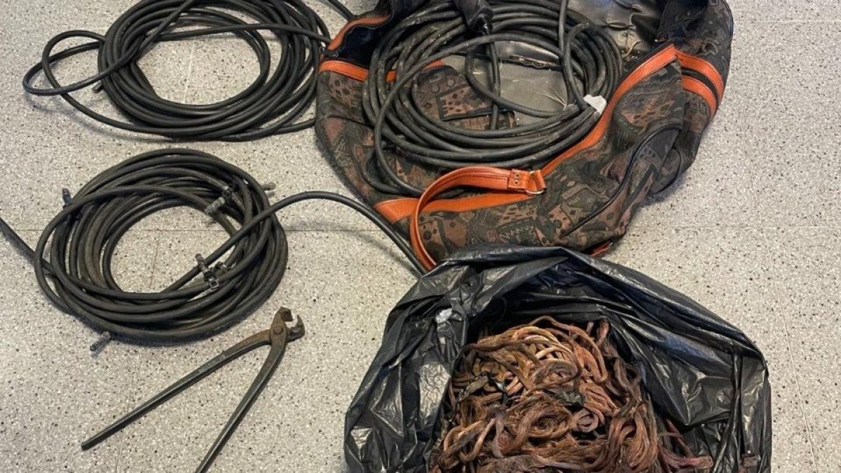 Detenidos cuatro hombres en Valls al ser pillados robando cableado en una planta de residuos