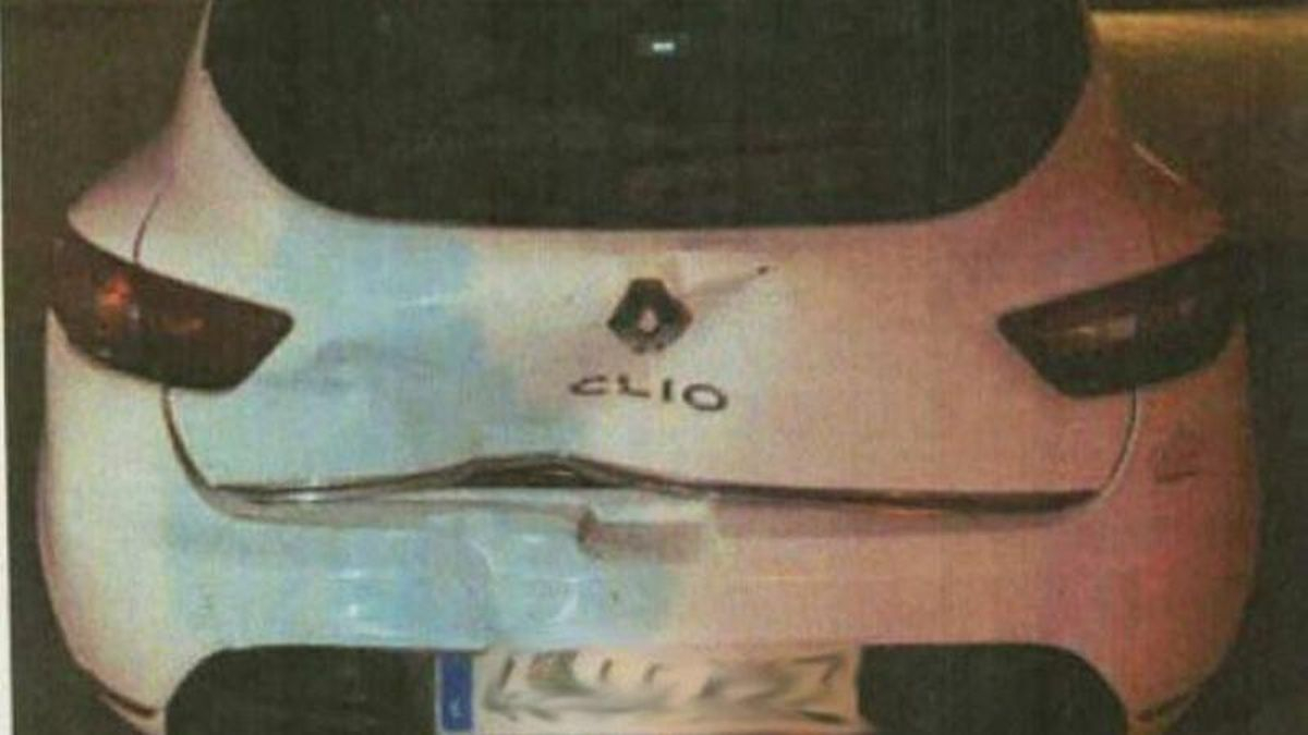 Así quedó el coche de la víctima tras ser presuntamente embestido por su compañero de trabajo.