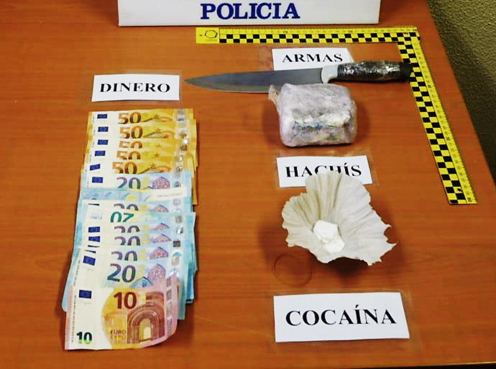 Detenido un varón con droga, un cuchillo de 20 cm y dinero