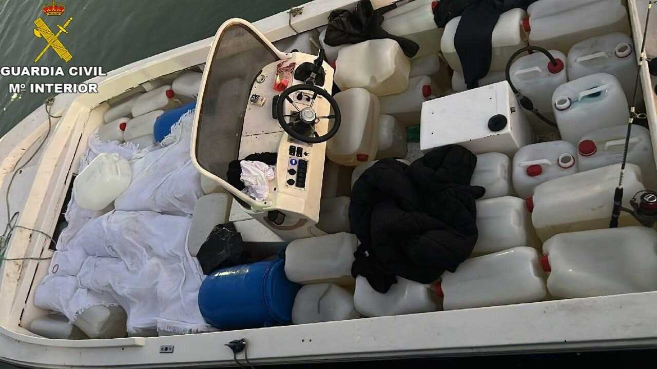 Detenido en la costa de Huelva cuando transportaba 133 garrafas de gasolina para el narcotráfico