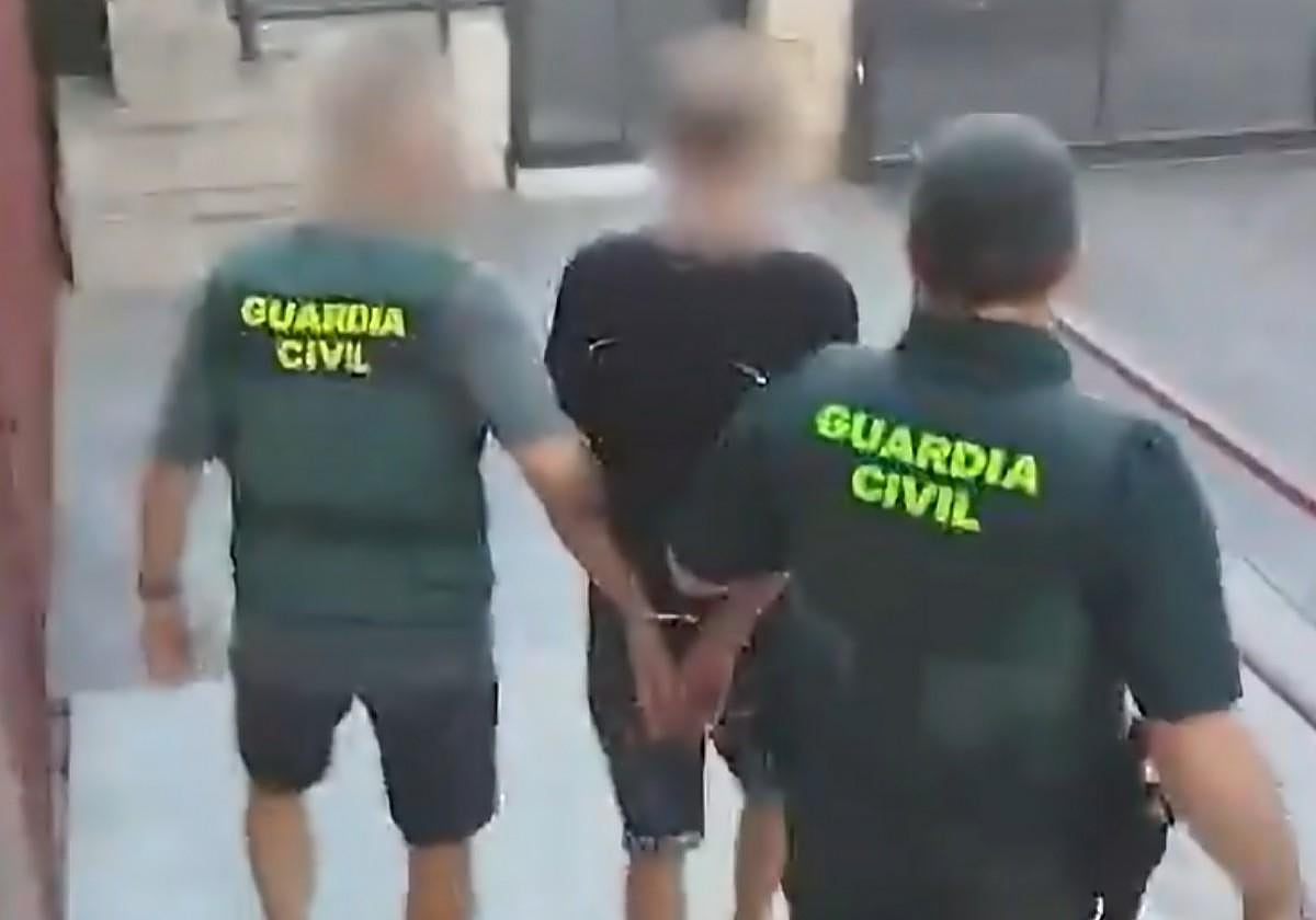 Un juez prohíbe a un hombre volver a un municipio de Alicante tras seis robos en la sede de Cáritas