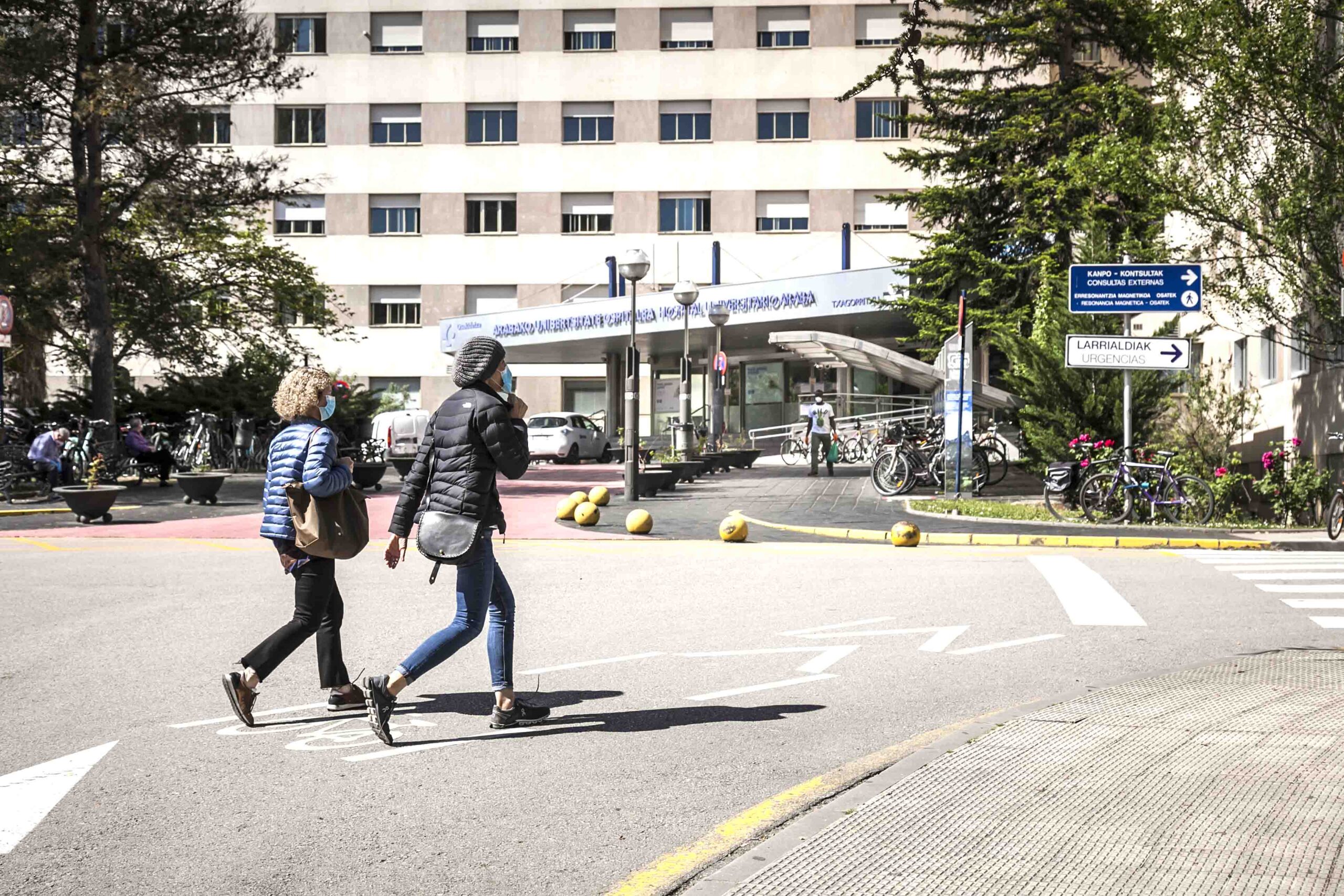 Magrebíes mandan a una anciana al hospital en Vitoria