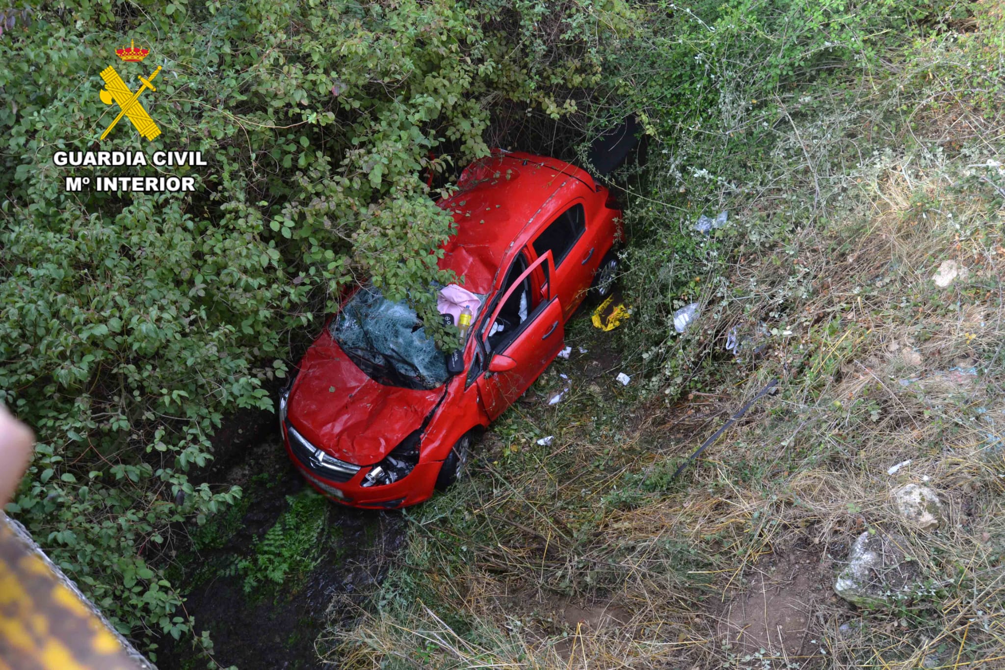 Atrapadas en el coche tras caer a un río: Rescate