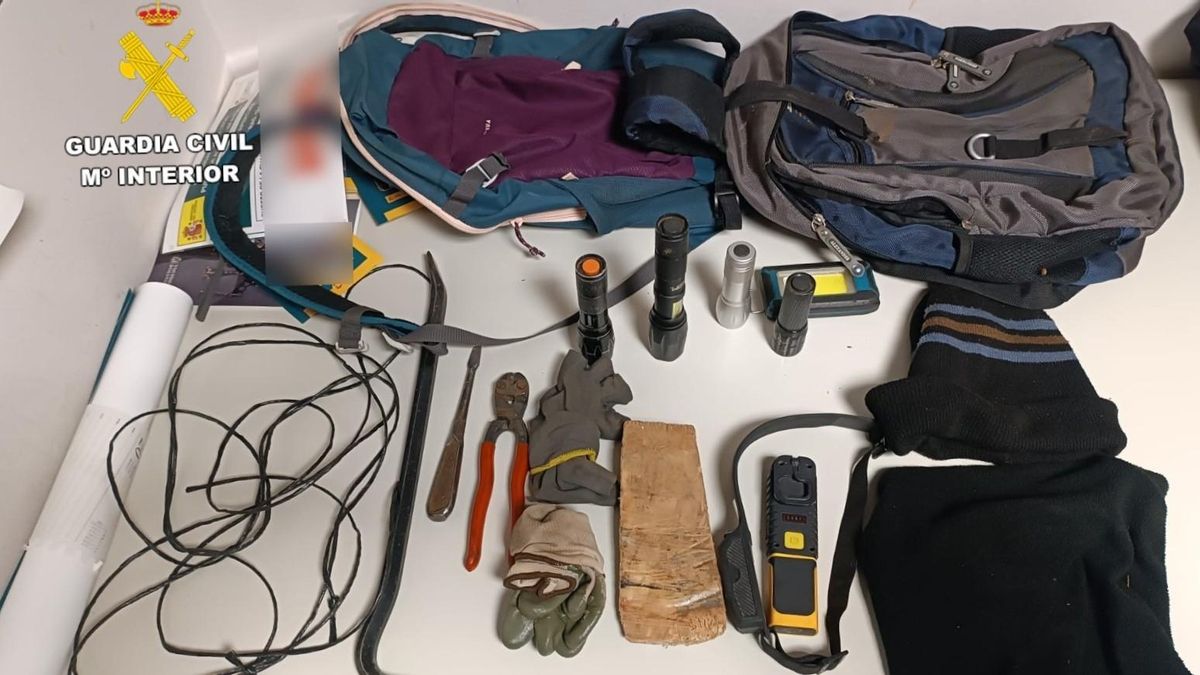Material utilizado por los dos ladrones sorprendidos dentro de una vivienda en Moscas del Páramo.