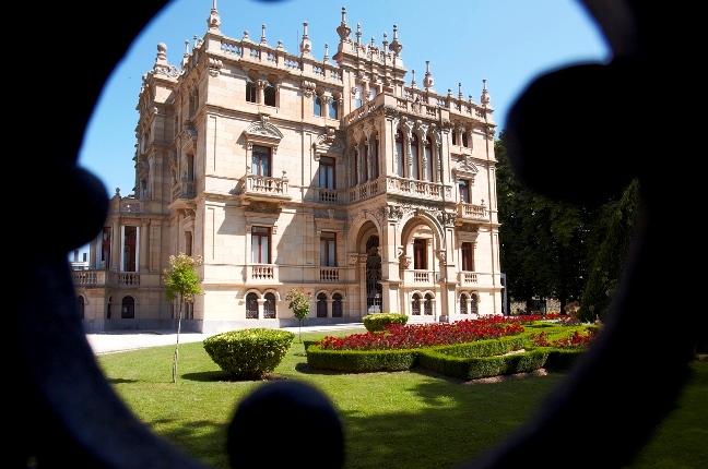 El museo de Vitoria recuerda el pasado esclavista del antiguo dueño