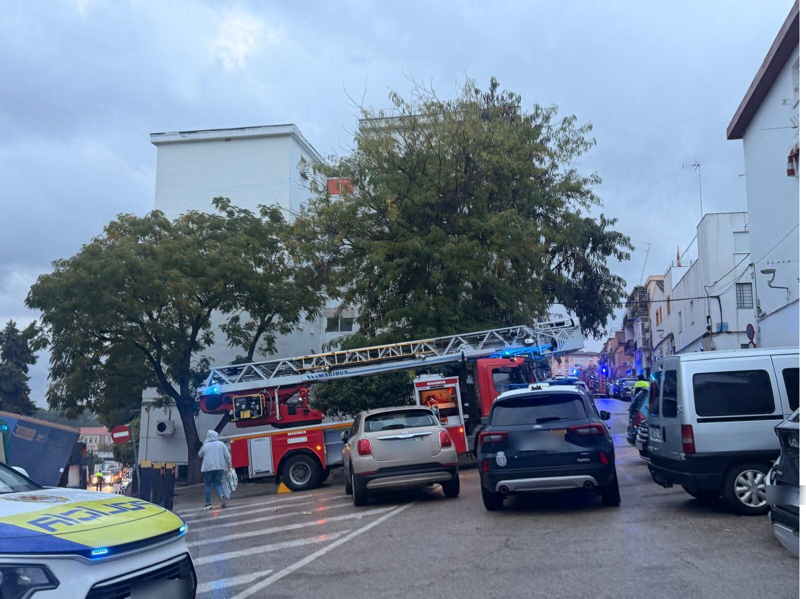 Amplio despliegue de emergencias por un incendio en una vivienda de La Glorieta